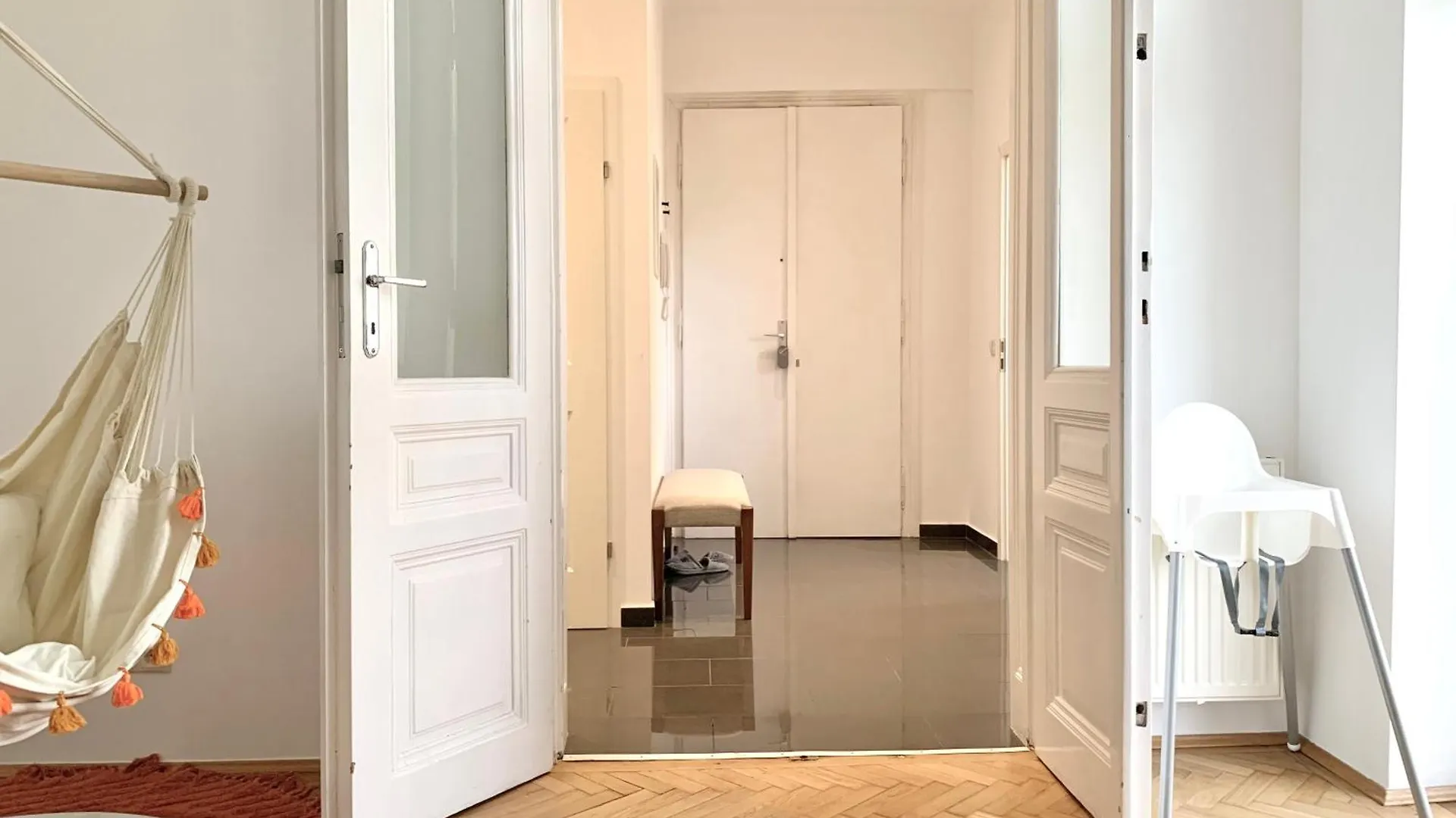 Bamboo City Apartment : A Cozy Family Haven In Vienna'S 9Th District